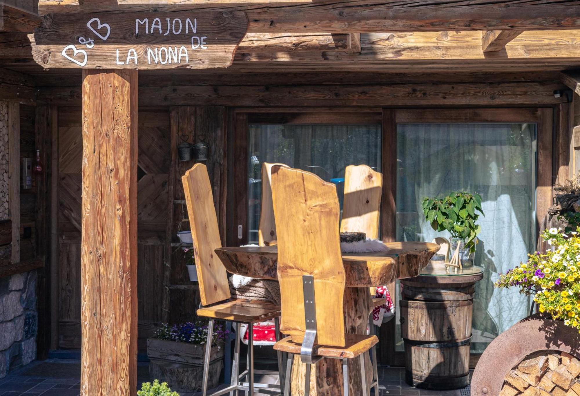 Hotel Majon De La Nona Pozza di Fassa Exterior foto