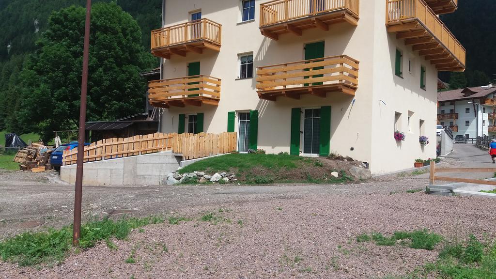 Hotel Majon De La Nona Pozza di Fassa Exterior foto