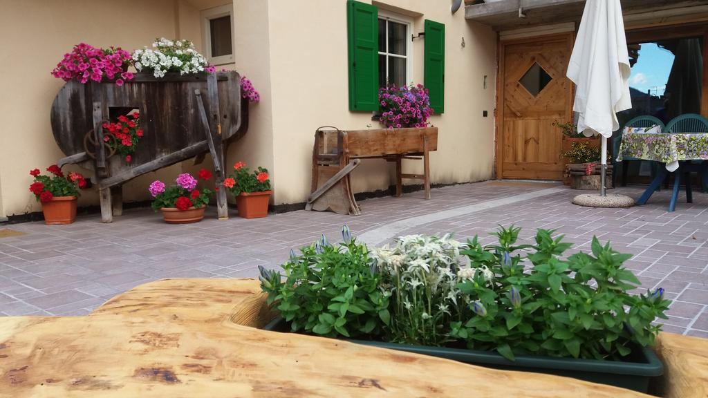 Hotel Majon De La Nona Pozza di Fassa Exterior foto