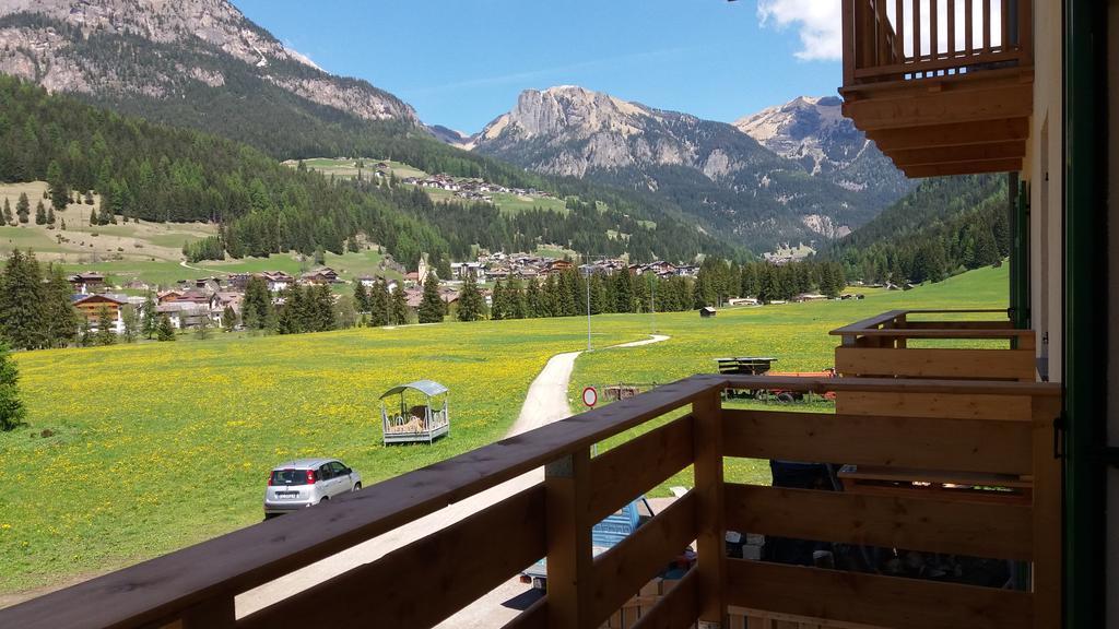 Hotel Majon De La Nona Pozza di Fassa Exterior foto