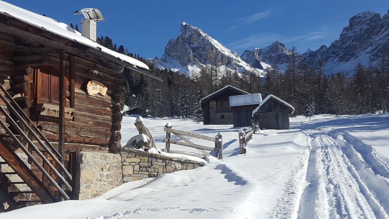Hotel Majon De La Nona Pozza di Fassa Exterior foto