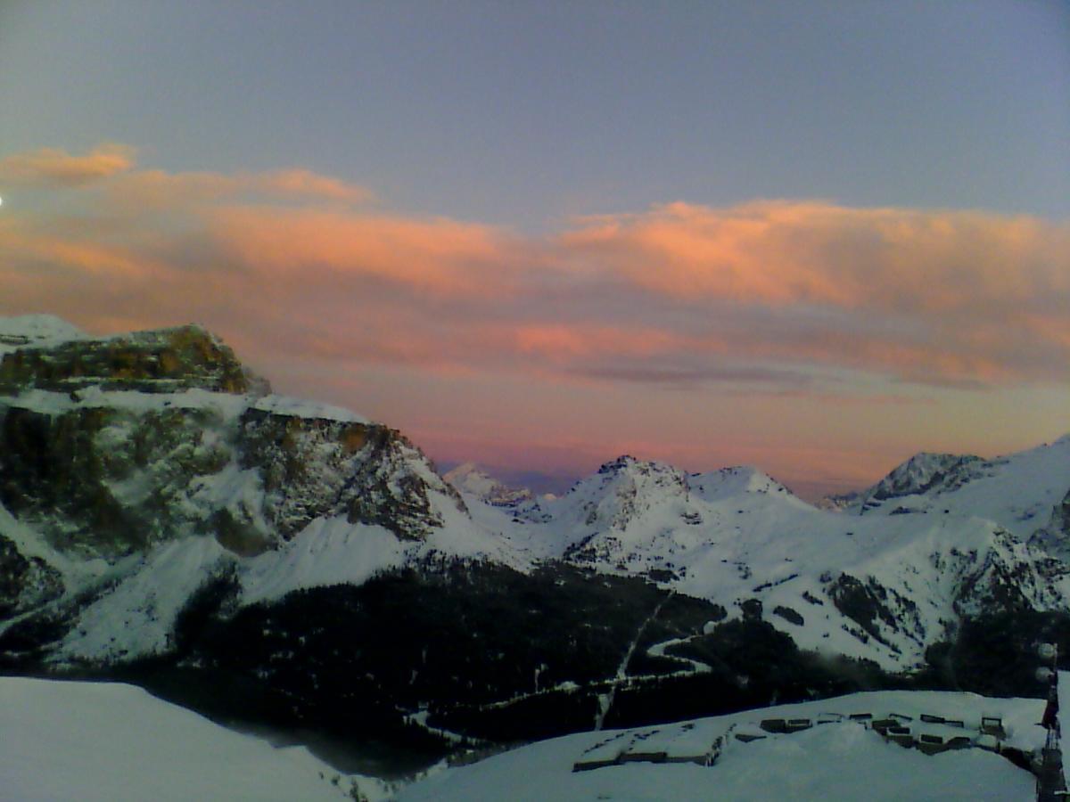 Hotel Majon De La Nona Pozza di Fassa Exterior foto