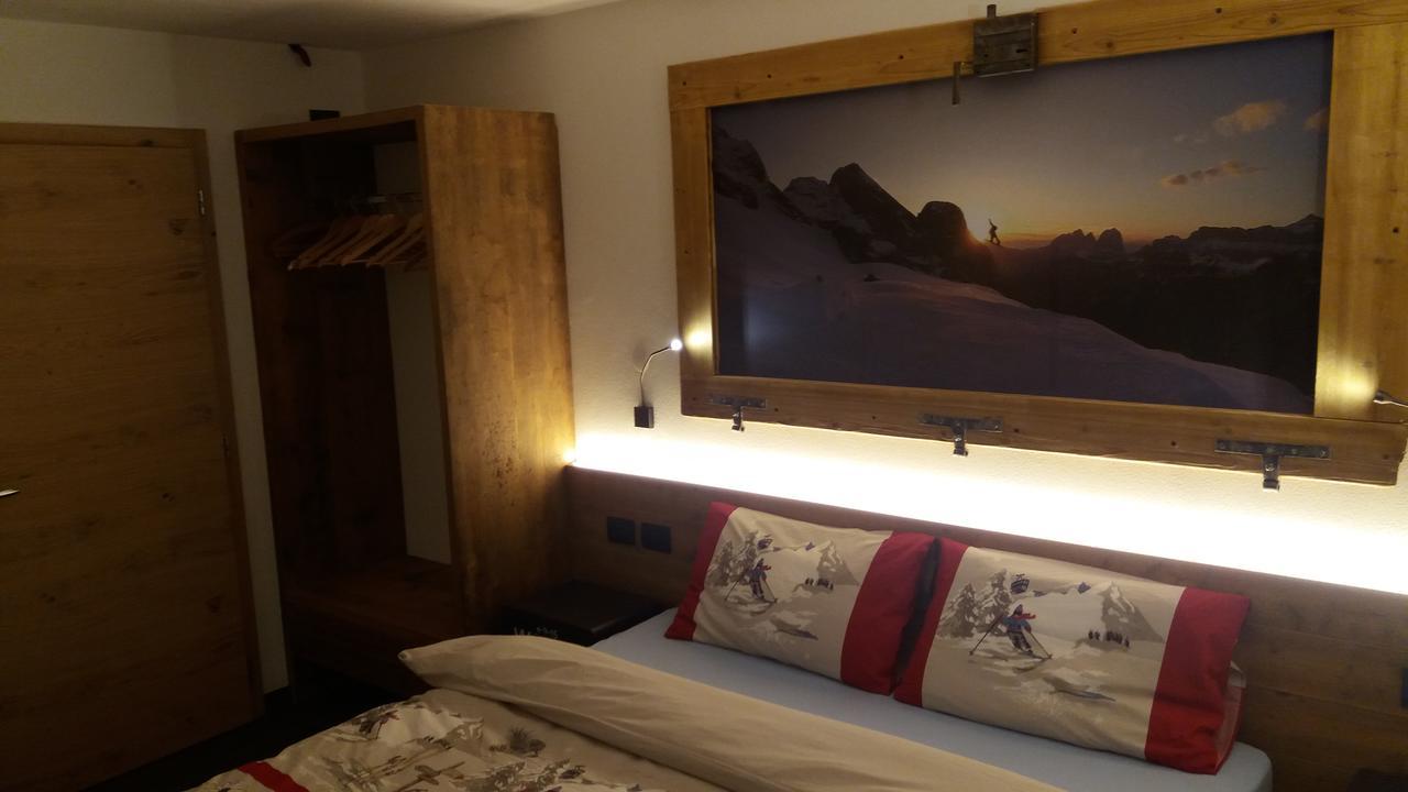 Hotel Majon De La Nona Pozza di Fassa Exterior foto
